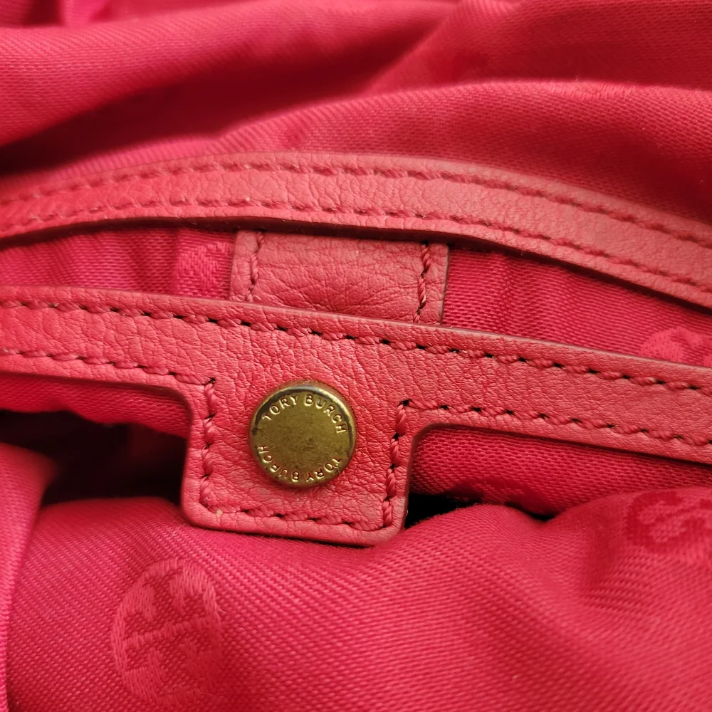 TorryBurch Red Pebbled Leather Crossbody BagTorryBurch Red Pebbled Leather Cross